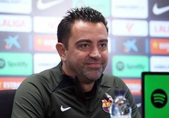 برشلونة يتمسك بمدربه تشافي