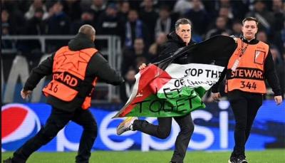 بسبب علم فلسطين.. إيقاف مباراة مانشستر يونايتد وكوبنهاغن