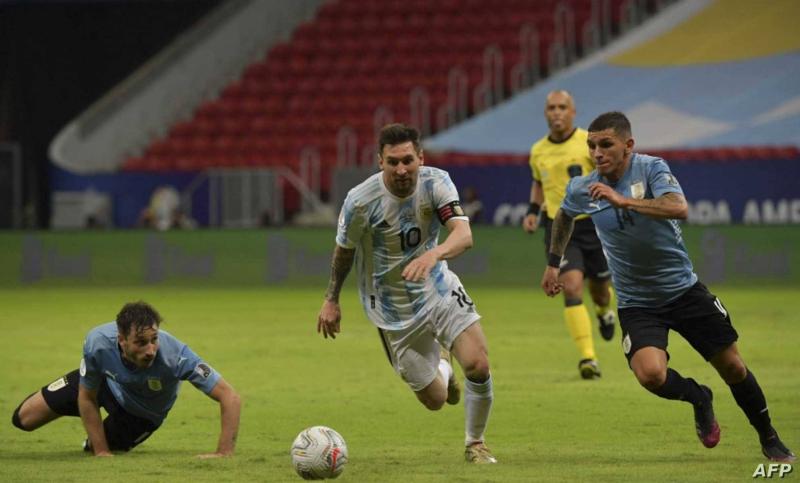 كولومبيا تفاجئ البرازيل وأوروغواي تهزم الأرجنتين بقيادة ميسي