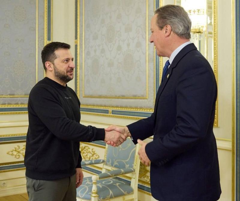 كاميرون يلتقي زيلينسكي في أول جولة بعد توليه منصب وزير الخارجية