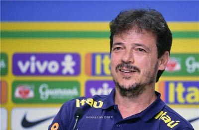 دينيز: البرازيل ستلتزم بهويتها في مواجهة الأرجنتين بقيادة ميسي