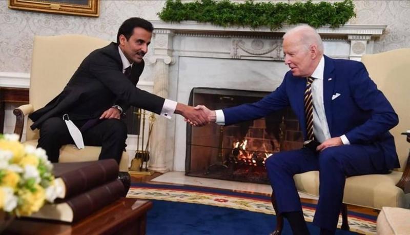 أمير قطر يستعرض هاتفياً مع بايدن مجريات تنفيذ إتفاق الهدنة في غزة