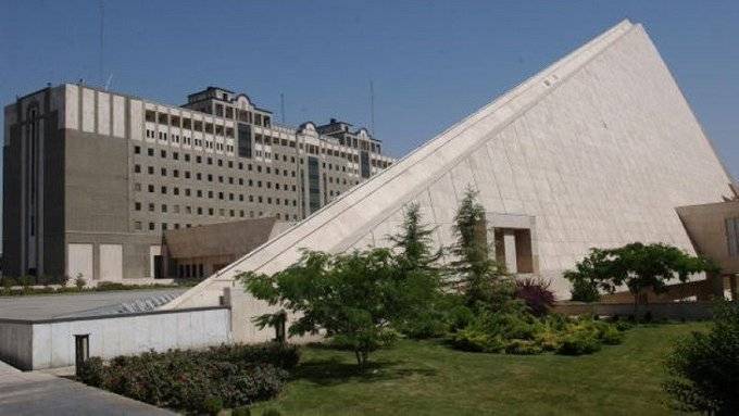 مسلح يفتح النار قرب البرلمان الإيراني في طهران