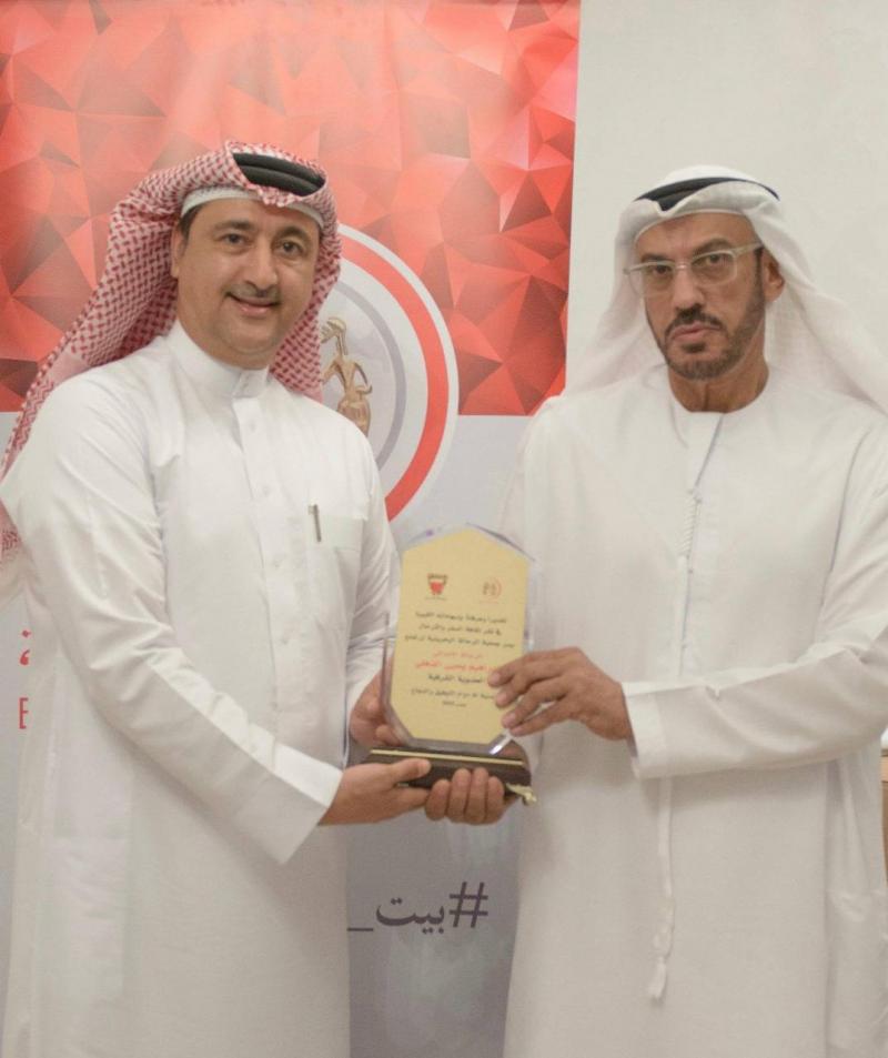 الرحال الإماراتي إبراهيم الذهلي يُمنح العضوية الشرفية لجمعية الرحالة البحرينية