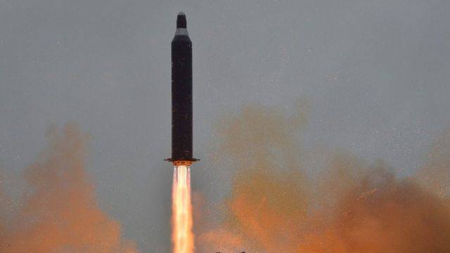 كوريا الشمالية تطلق صاروخًا باليستيًا صوب بحر اليابان