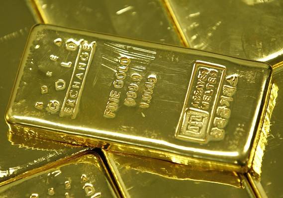 إنخفاض الدولار يصعد بأسعار الذهب
