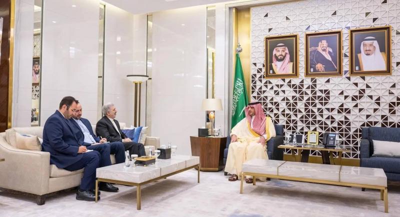 وزير الداخلية السعودي يستقبل السفير الإيراني لدى المملكة
