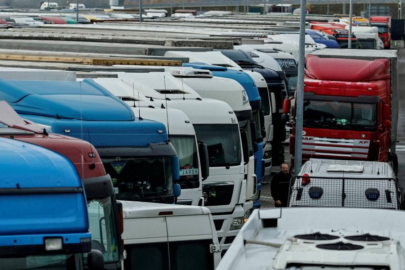 أوكرانيا وبولندا تفتحان معبرًا إضافيًا للشاحنات بينهما غدًا