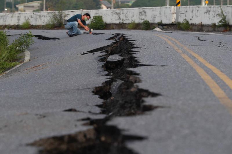 زلزال بقوة 5.8 درجة بالقرب من جزر بابار