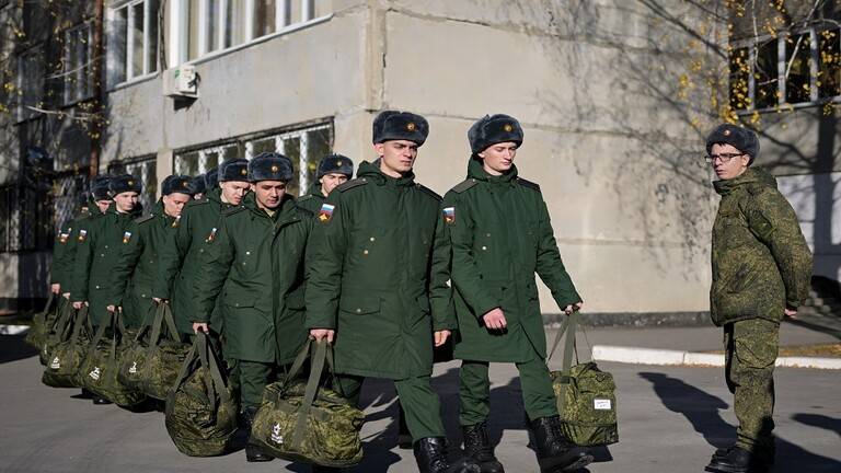 مدفيديف يكشف عدد المنتسبين إلى الجيش الروسي منذ بداية العام