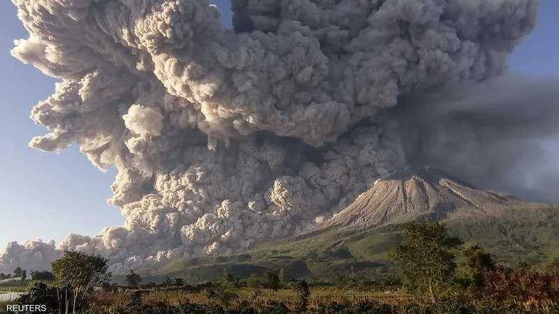 مقتل 11  متنزهًا بعد ثوران بركان في إندونيسيا