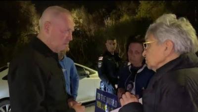 جدة مجندة محتجزة ليوآف غالانت: لن يبقى لنا أسرى (فيديو)