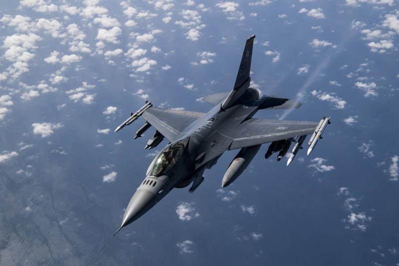 تحطم طائرة إف-16 أميركية في كوريا الجنوبية ونجاة الطيار