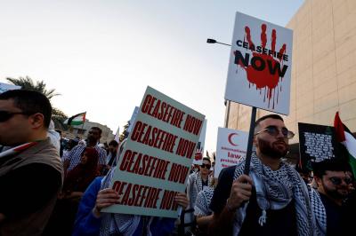 الكوفية.. مثار جدل وتضامن مع القضية الفلسطينية