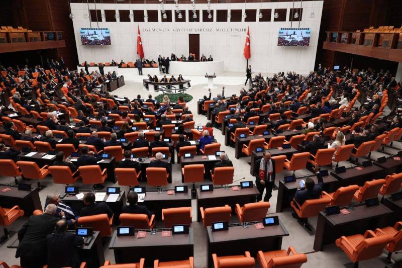 فيديو.. نوبة قلبية تباغت نائباً