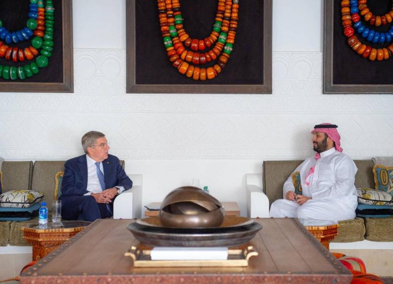 محمد بن سلمان يلتقي رئيس اللجنة الأولمبية الدولية