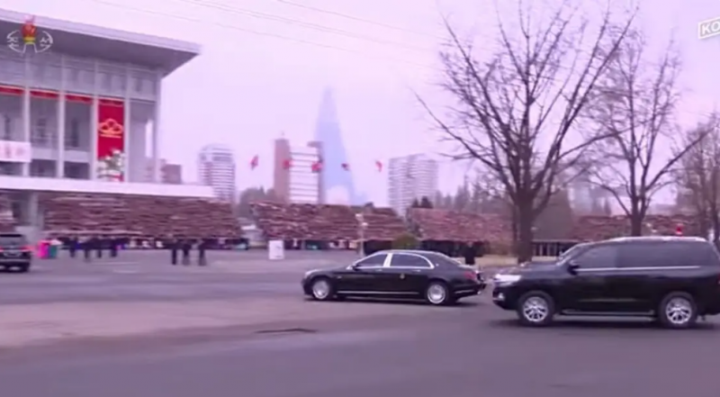 زعيم كوريا الشمالية يستلم سيارته الجديدة.. تم تهريبها عبر 5 دول