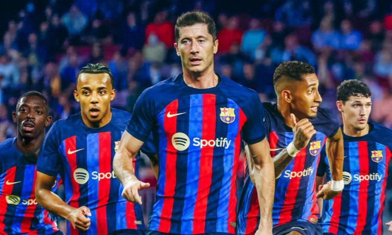 لاعبو برشلونة ممنوعون من الاستحمام في ملعب فريقهم!
