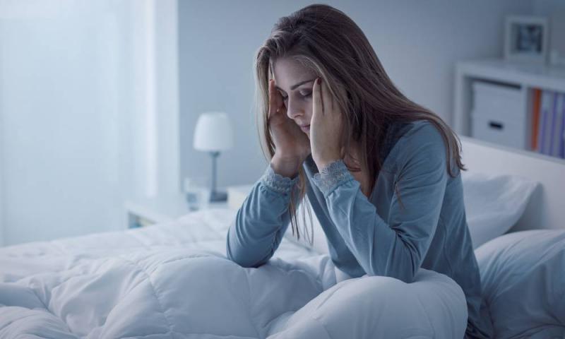 كيف يؤثر التوتر على النوم والصحة؟