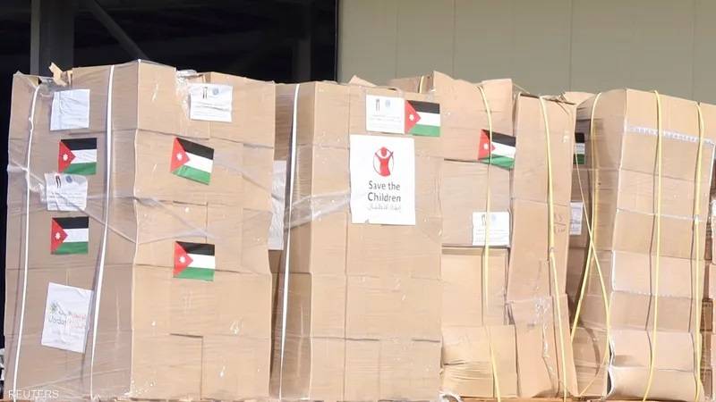 نقل أول قافلة مساعدات من الأردن إلى غزة