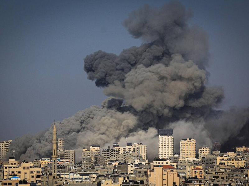 حرب غزة في يومها الـ81... غارات إسرائيلية عنيفة في وسط القطاع وجنوبه