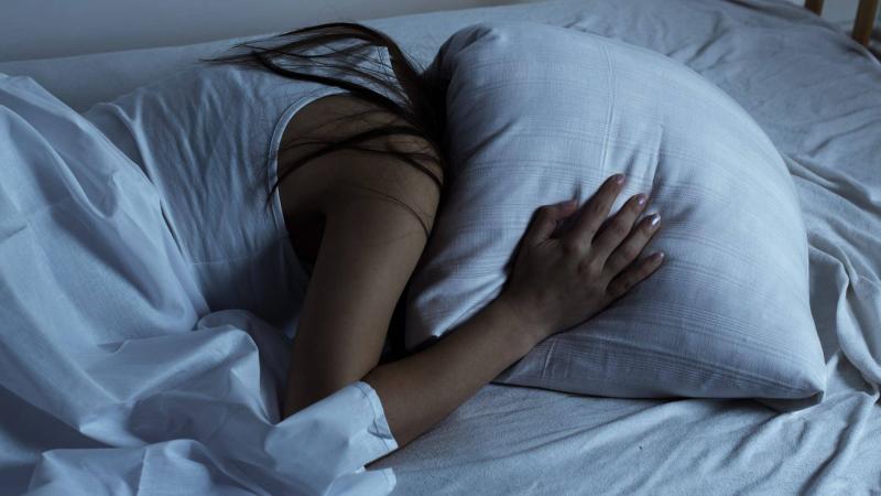 انتبه لوضعية نومك.. قد تكون خطيرة!