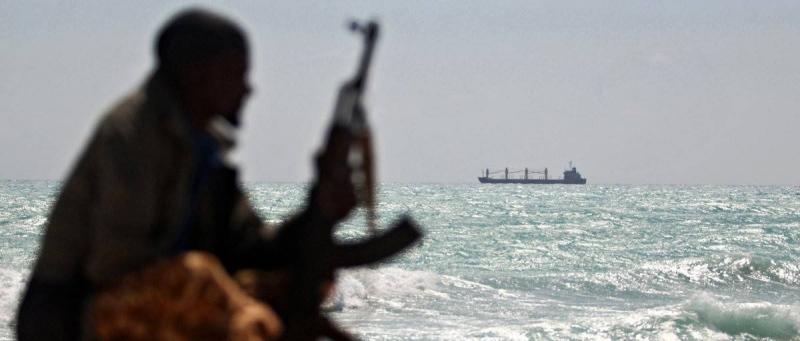 مسلحون يستولون على سفينة قرب سواحل الصومال