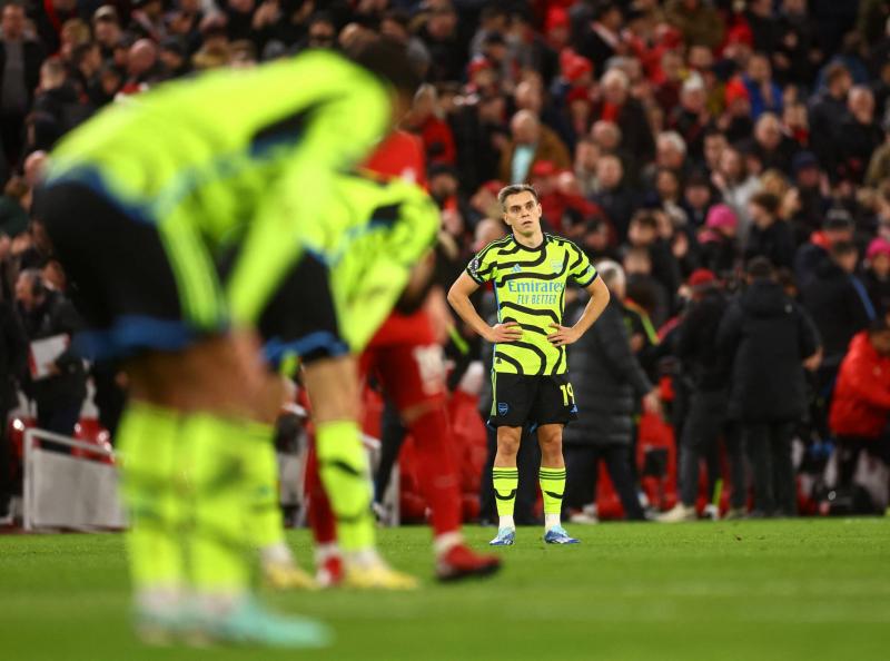 أرسنال يتعادل مع ليفربول ويتصدر الدوري الإنكليزي
