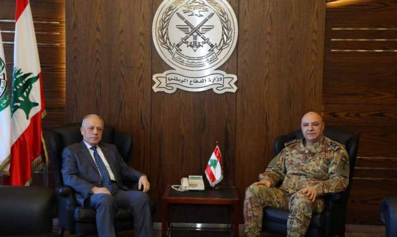 وزير الدفاع استقبل قائد الجيش في مكتبه في اليرزة