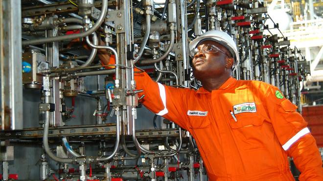نيجيريا تخطط لزيادة إنتاجها من النفط والمكثفات بحلول 2026