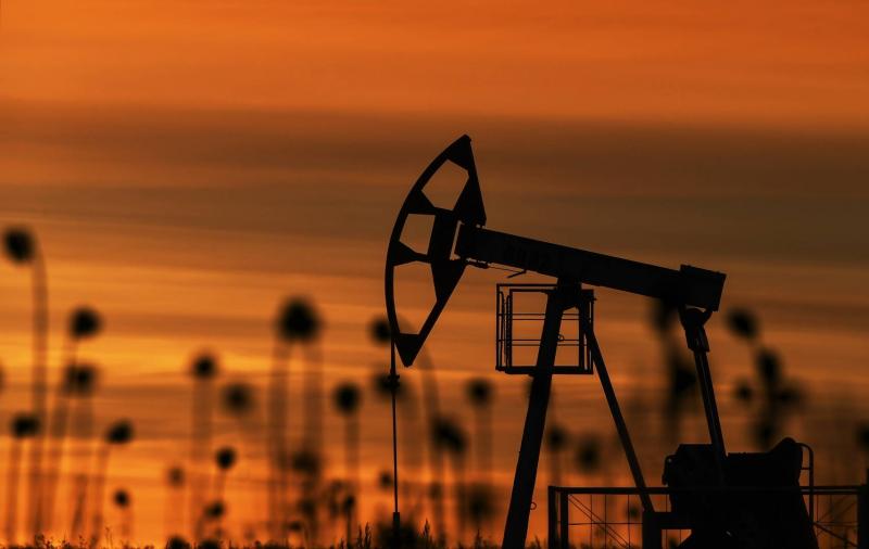 ارتفاع أسعار النفط وتوقعات بحدوث عجز عالمي