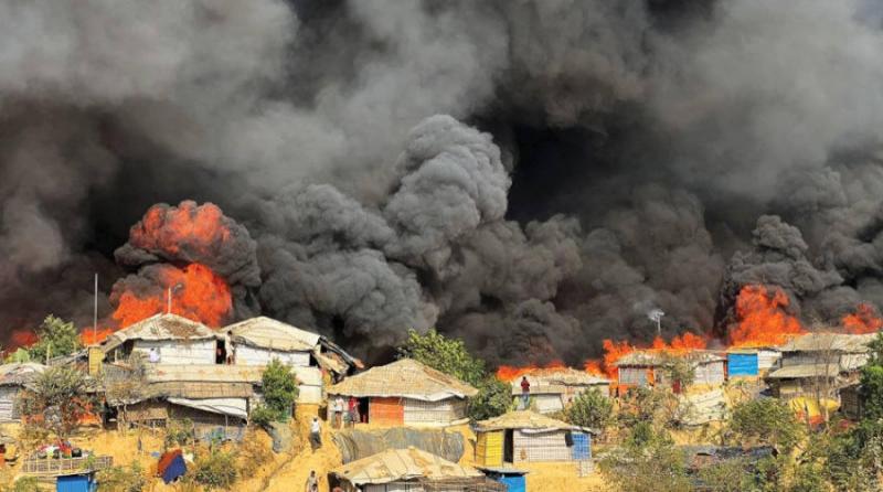 حريق في مخيم في بنغلادش يشرد نحو 7 آلاف من الروهينغا