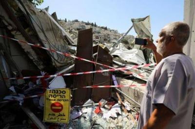 إشتباكات بين الشرطة الإسرائيلية وفلسطينيين مع بدء إسرائيل أعمال هدم في القدس
