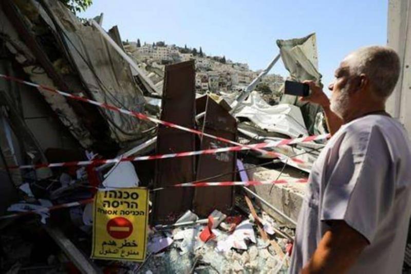 إشتباكات بين الشرطة الإسرائيلية وفلسطينيين مع بدء إسرائيل أعمال هدم في القدس