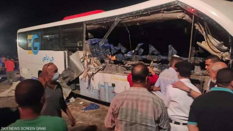 بالصور..حادث سير مروع في مصر يوقع ضحايا