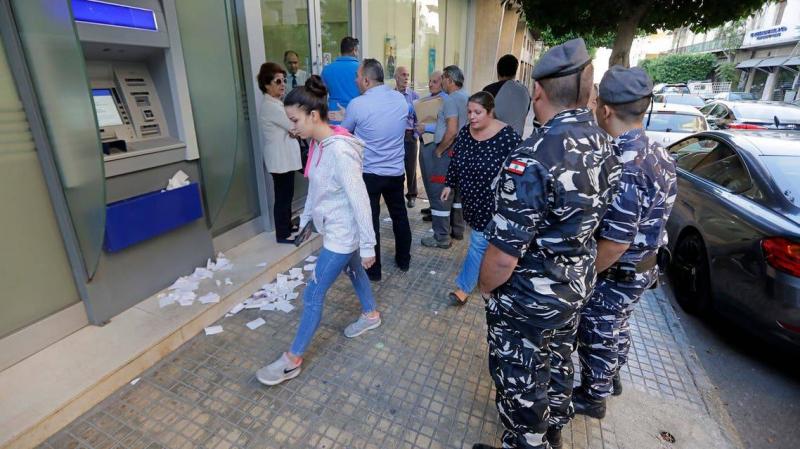 أزمة مصارف لبنان تطال أموالاً يمنية.. ملايين محجوزة