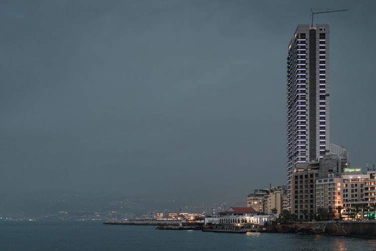 لبنان وشعبه على شفير الكارثة!