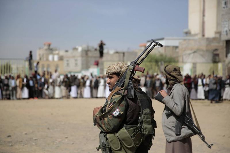 الحوثيون يهددون بالرد بعد الضربات الأميركية والبريطانية