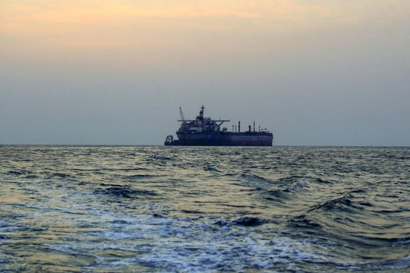 البحرية البريطانية: سفينة تعرضت لهجوم صاروخي قرب ميناء عدن