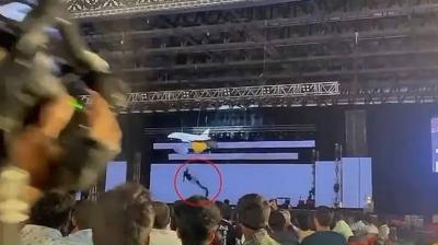 سقوط مدير شركة من ارتفاع 15 قدماً.. أمام المئات من موظفيه- فيديو