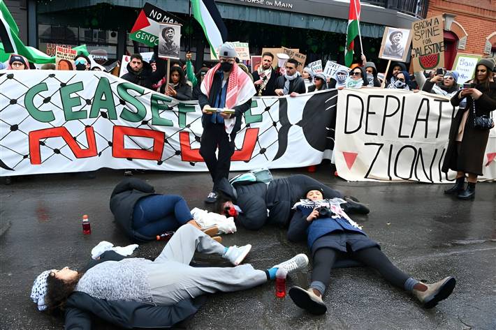 دعماً لفلسطين.. متظاهرون يغلقون الشارع في مهرجان صندانس السينمائي