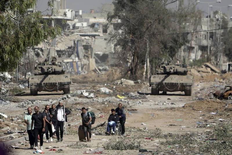 الدبابات الإسرائيلية تتقدم صوب مستشفى ناصر بخانيونس