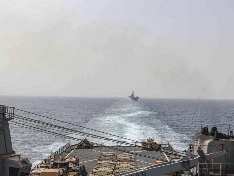 البحرية الهندية تنقذ طاقم سفينة هاجمها الحوثيون قبالة اليمن