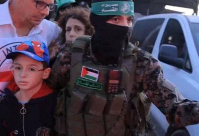 طفل إسرائيلي يحكي تجربة احتجازه في غزة: "كانت ممتعة" (فيديو)