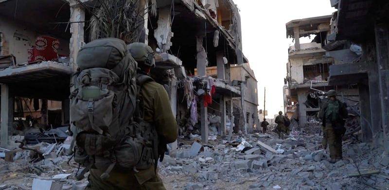 الجيش الإسرائيلي يقول إن قواته قتلت عشرات المسلحين في غزة وبعضهم قرب مستشفى