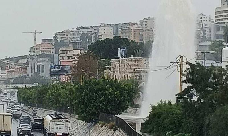 بالفيديو- عطل في محطة ضبيّة يتسبّب بطوفان مائي على الأوتوستراد