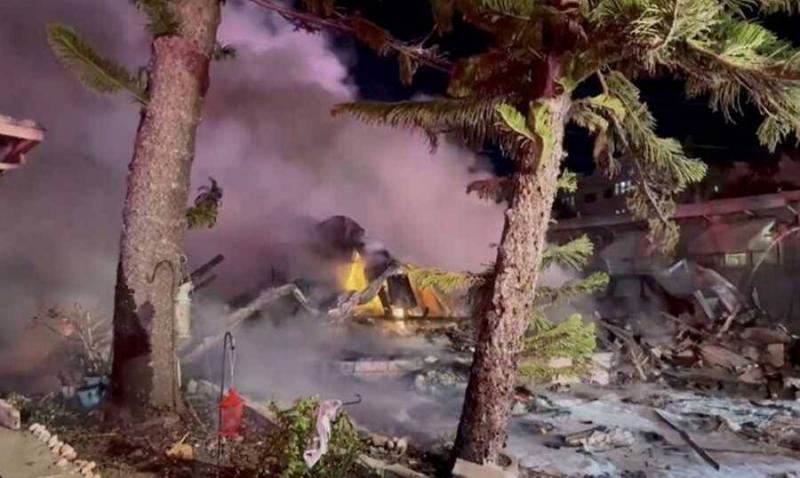 بالفيديو - ضحايا جراء سقوط طائرة في حديقة منزل في فلوريدا