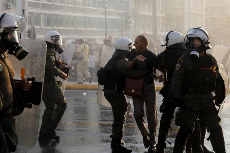 إنفجار قنبلة أمام وزارة العمل اليونانية دون وقوع إصابات