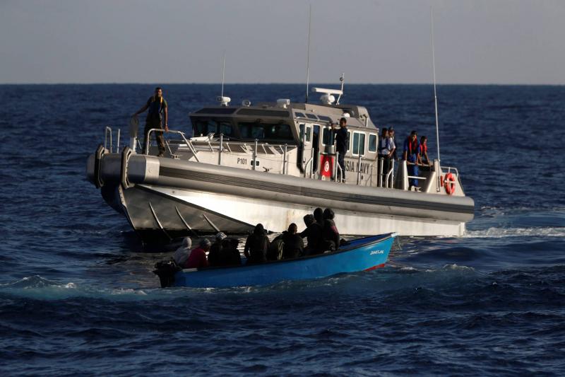 مقتل 13 مهاجرًا سودانيًا في غرق قارب قبالة تونس
