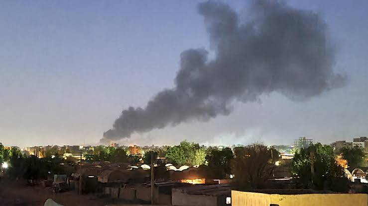 الصراع في السودان يقطع شرايين الاتصال: ملايين الأرواح معزولة